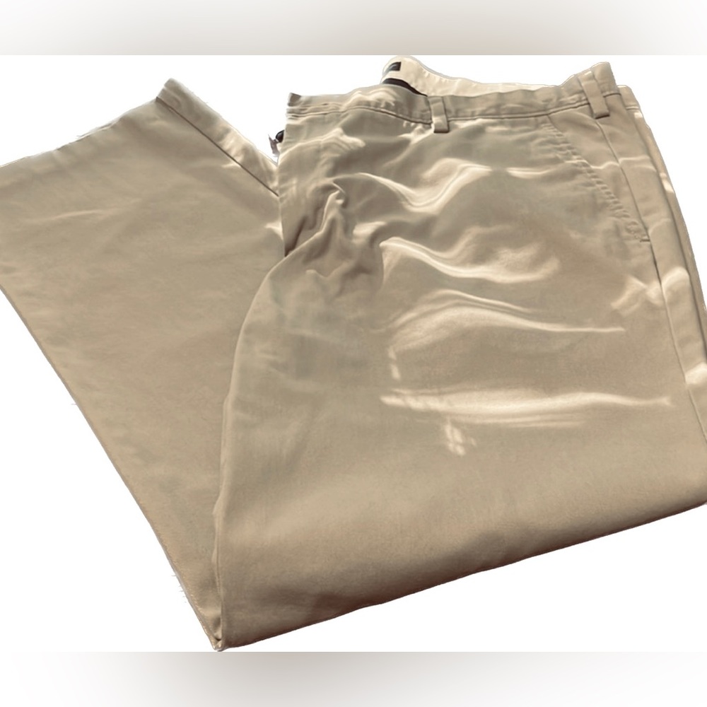 Dockers Classic Fit Straight leg Khaki dress pants